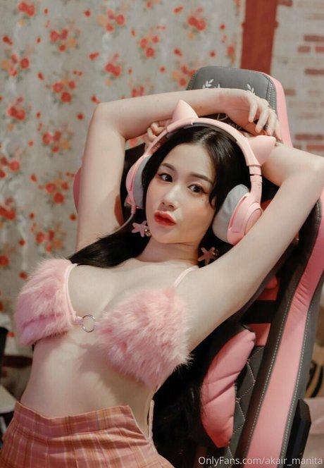 Akair Manita erotic model gallery