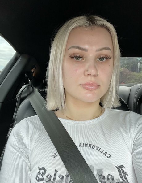 Leeza star beautiful img