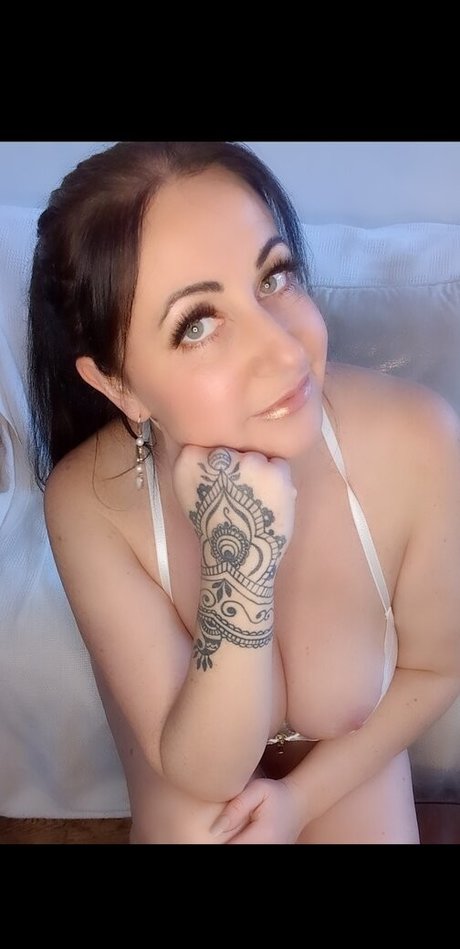 Sophiegg aw model top pic