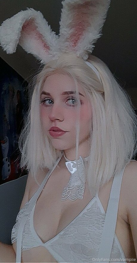 vampiie star nudes images