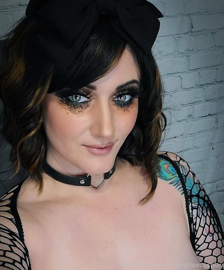 lindsaylovecosplay model free pictures