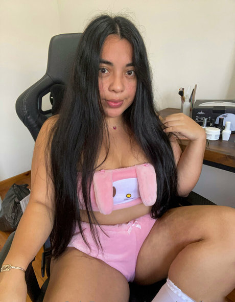 emotionalemon pornographic model pic