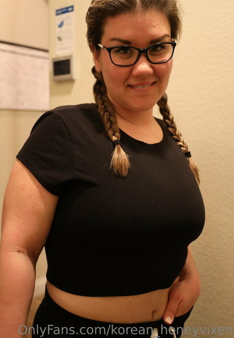 korean honeyvixen model nice photos