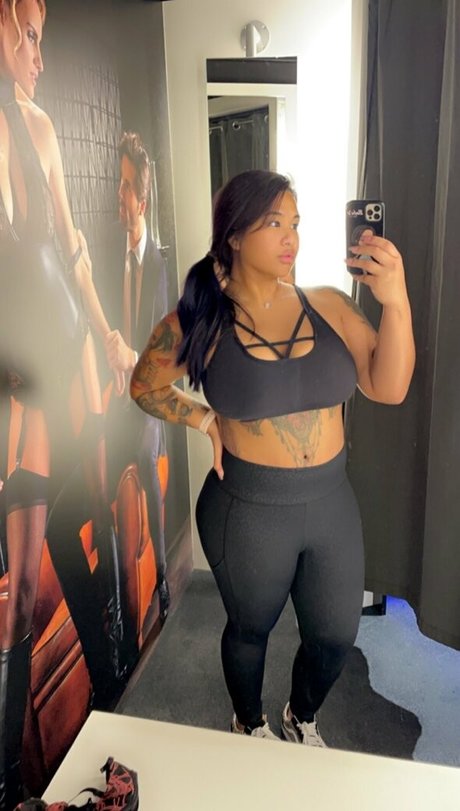 desireedeep nudes model pic