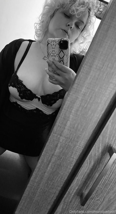 moniiquefox adult actress pics