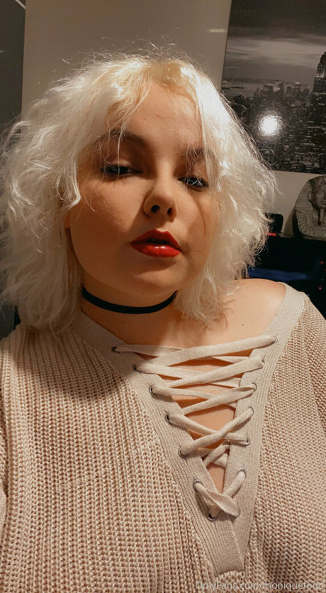 moniiquefox sexy pornstar image