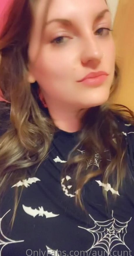 auntcunt art star pic