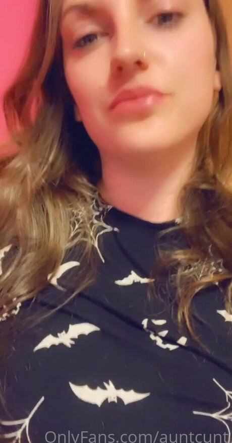 auntcunt naked actress picture