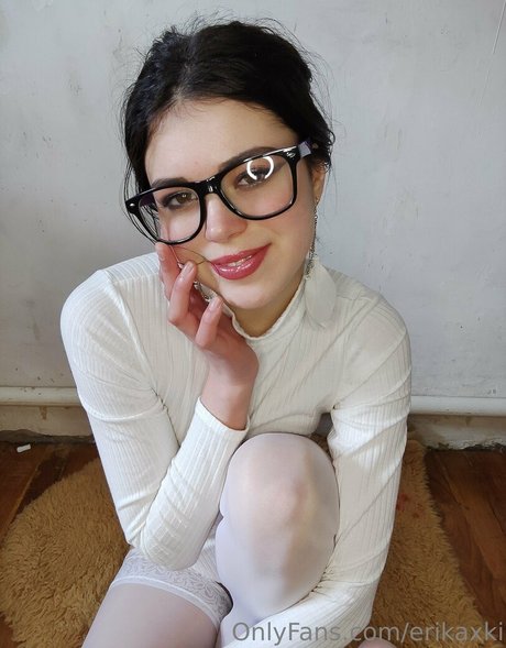 erikaxki art actress pic