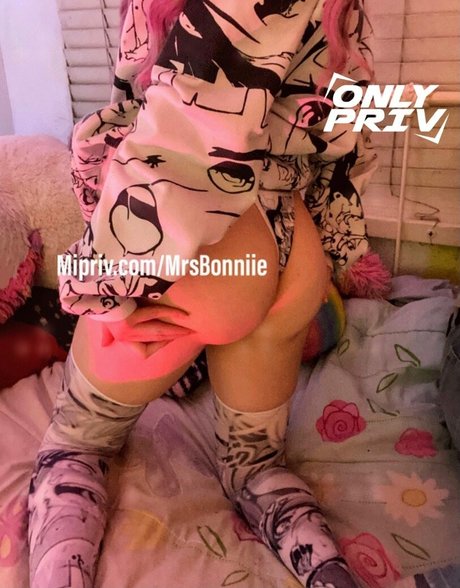 Mrs Bonniie star erotic pic