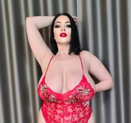 bklara111 pretty model img