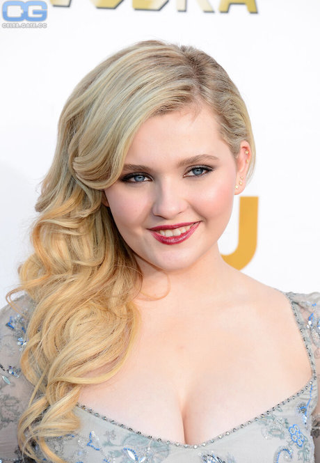 Abigail Breslin model erotic image