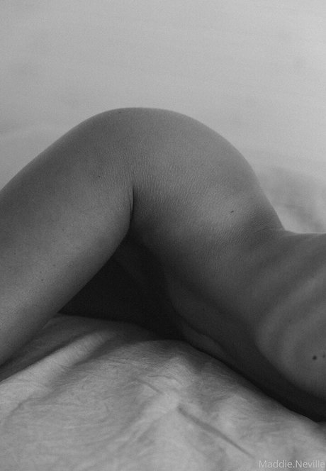 maddieneville hot actress img