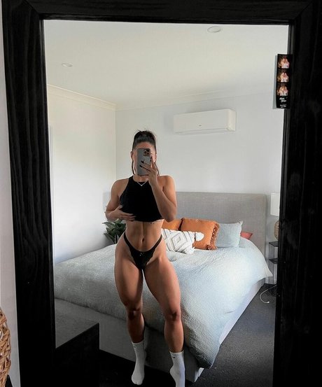 Maddy Ross pretty star image