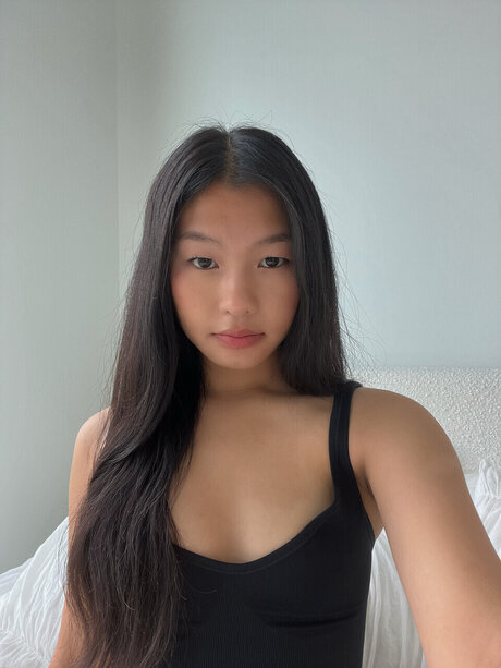 Amina Li exclusive model photo