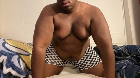 Pudgy Guy nude model pic