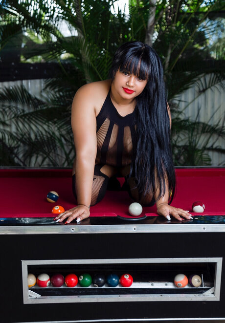 LA CHIKII_ naked pornstar image