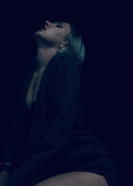 Ele Io nice pornstar pic