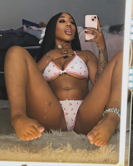 Pretty lipss_ naked pornstar galleries