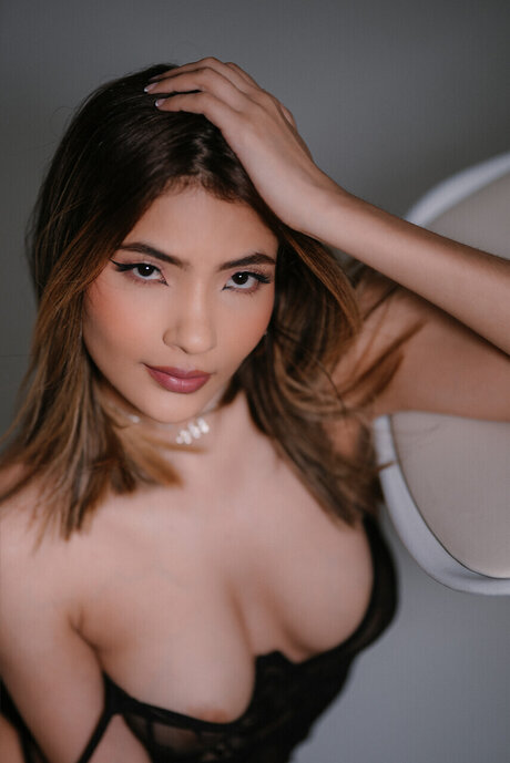 Andrea V lez model best pic