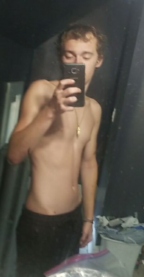 Alex7 24 sexy star pic