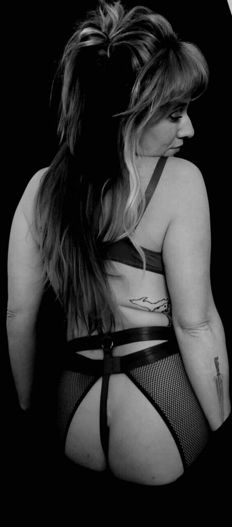 Red headed mama nude actress picture