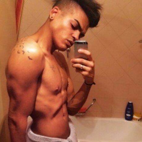 Dotado23cm pornstar nude galleries