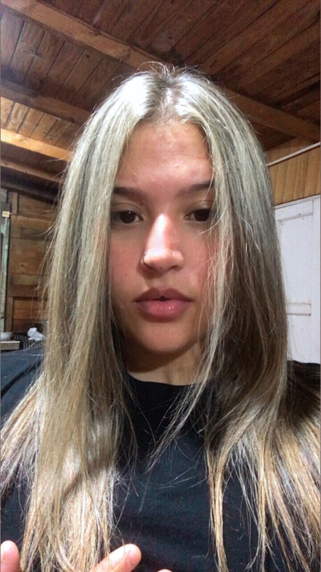 Mari green curvy_ high quality model photo