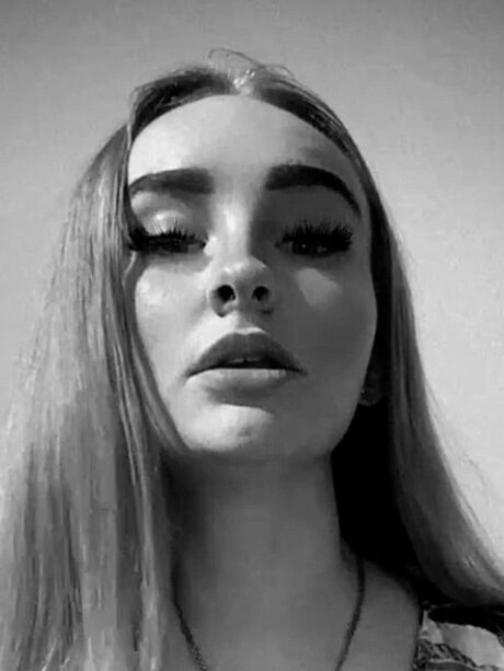 Bidzsanka21 naked pornstar image