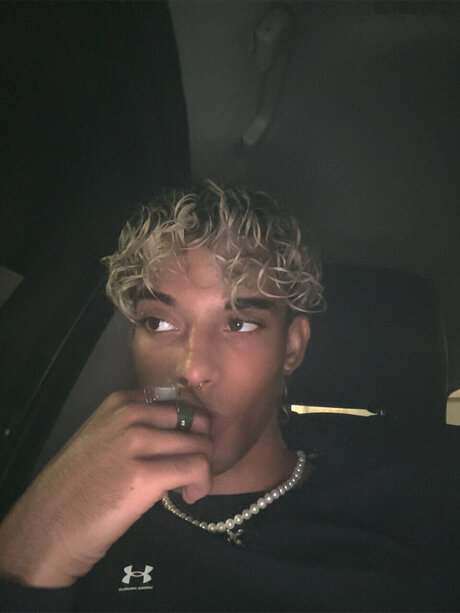 Corban Holloway star naked picture