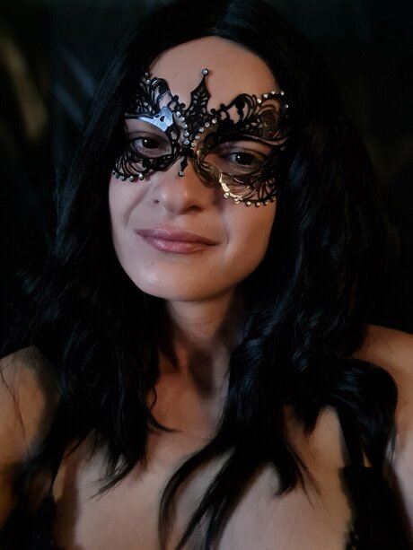 Mysterious Lady model nudes image