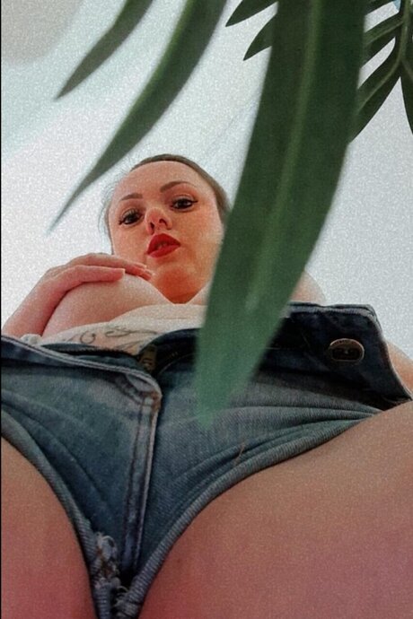 Doce Hot art pornstar pic