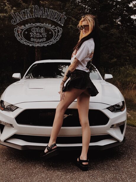 TattedAMOR21 sexy model image