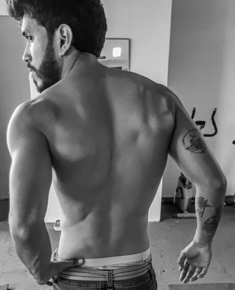 Josue Z G model top pictures