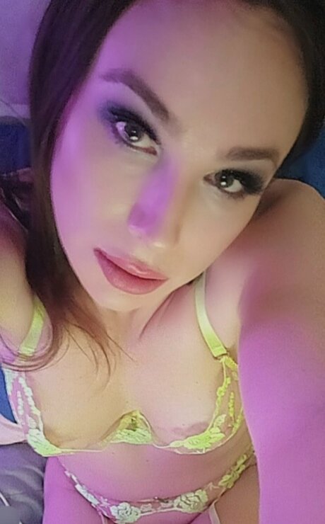 Bella Knight model pretty photos