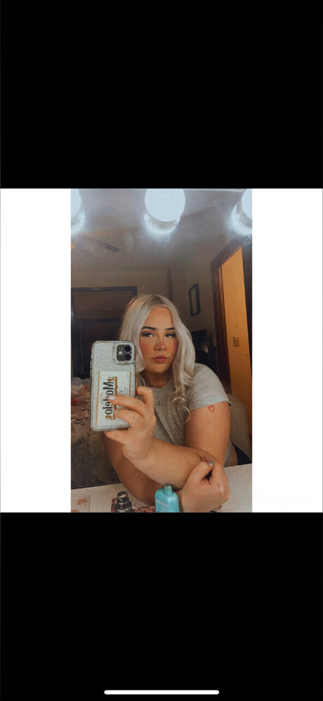 _ig ooty_ naked star photo