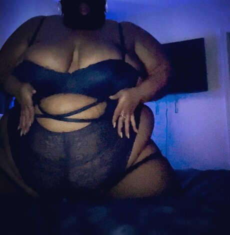 Eccentric BBW nudes actress pic