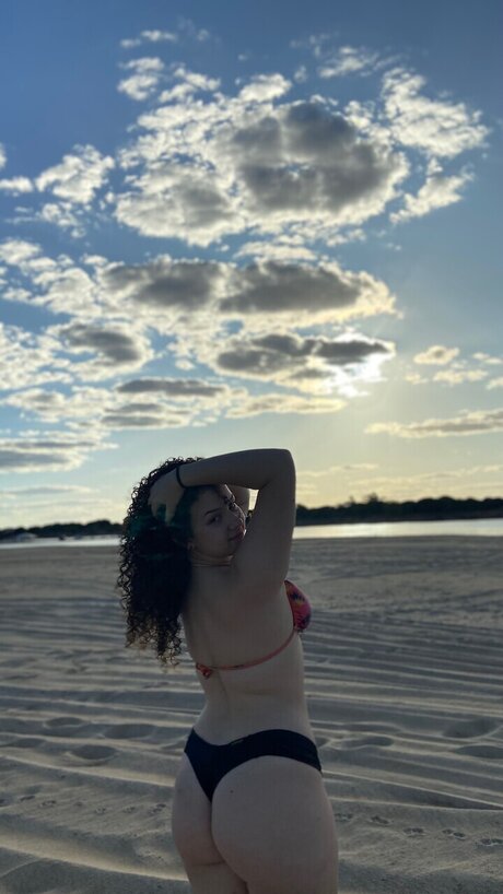 Coelhinha model hd image