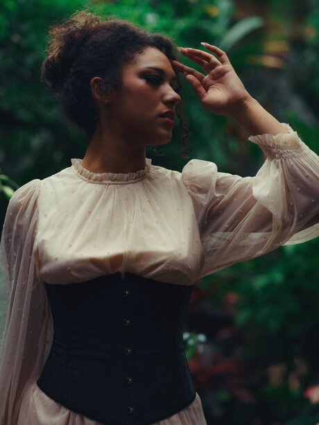 Luna Estrella sexy actress galleries