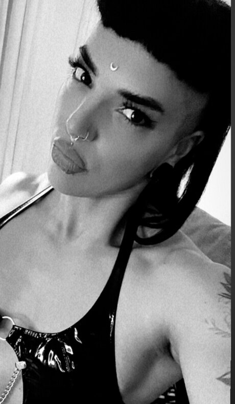 LittleGoth bat x top model picture