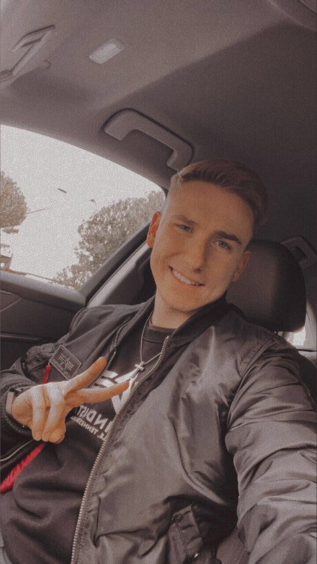 Elias Twink 18 content naked model pic