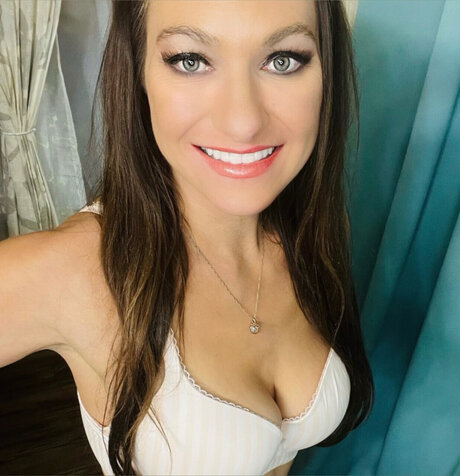 Mrs Laurenjoy nice pornstar gallery