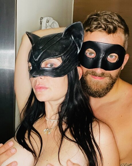 WHITESHOCKS adult model picture