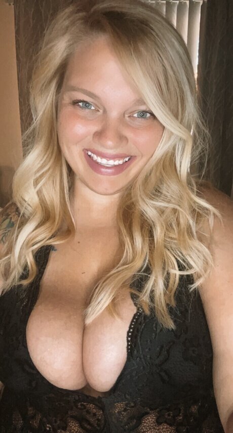 Lindsay Johnson free model photo