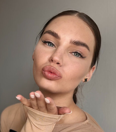 Polinka_ hd pornstar picture