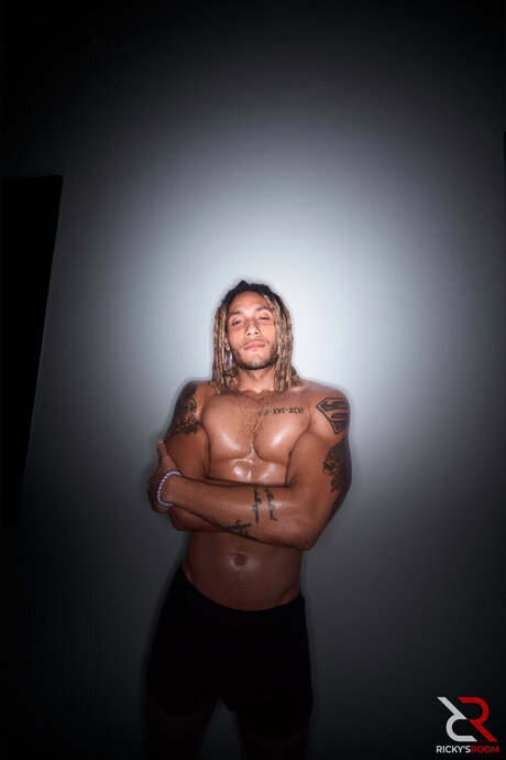 Derek avage naked actress images