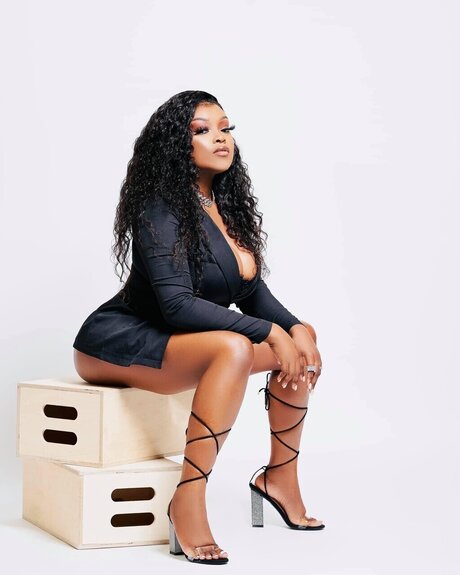 Kei williams art model photo