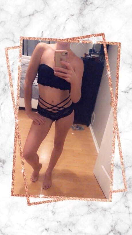 TanNjBabe pretty model photo