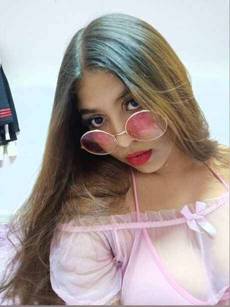 _Eme_ sex model picture