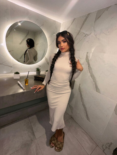 Yara BUENO porn actress galleries